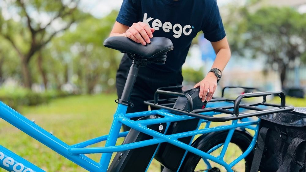 Dual batteries and an adjustable seat - Keego Mobility