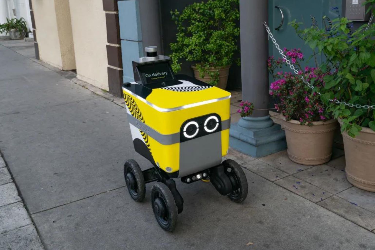 Delivery robots vs. Human Couriers, which is better